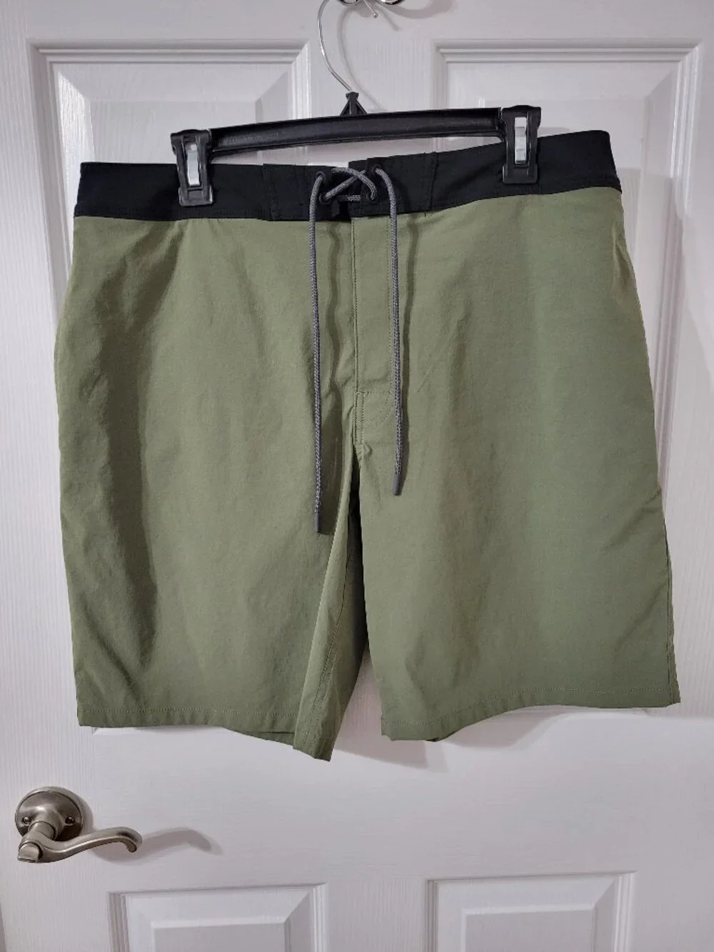 J. Crew Men's Original Swimwear Board Shorts Size 34 Olive Green & Black NWT